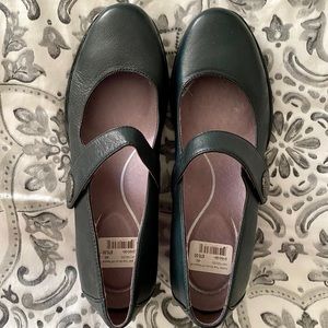 NWT Dansko Maryjane Teal Shoes